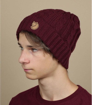 red cuffed beanie Fjällräven. Braided Knit dark garnet